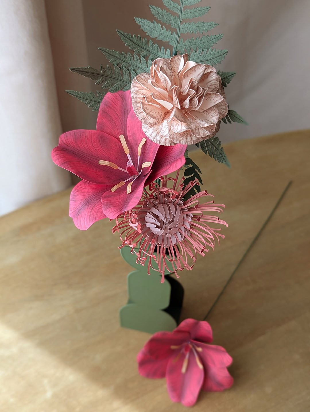 Bouquet de fleurs en papier vert océan fuchsia et rose pâle fabriqué à la main en Bretagne près de Rennes