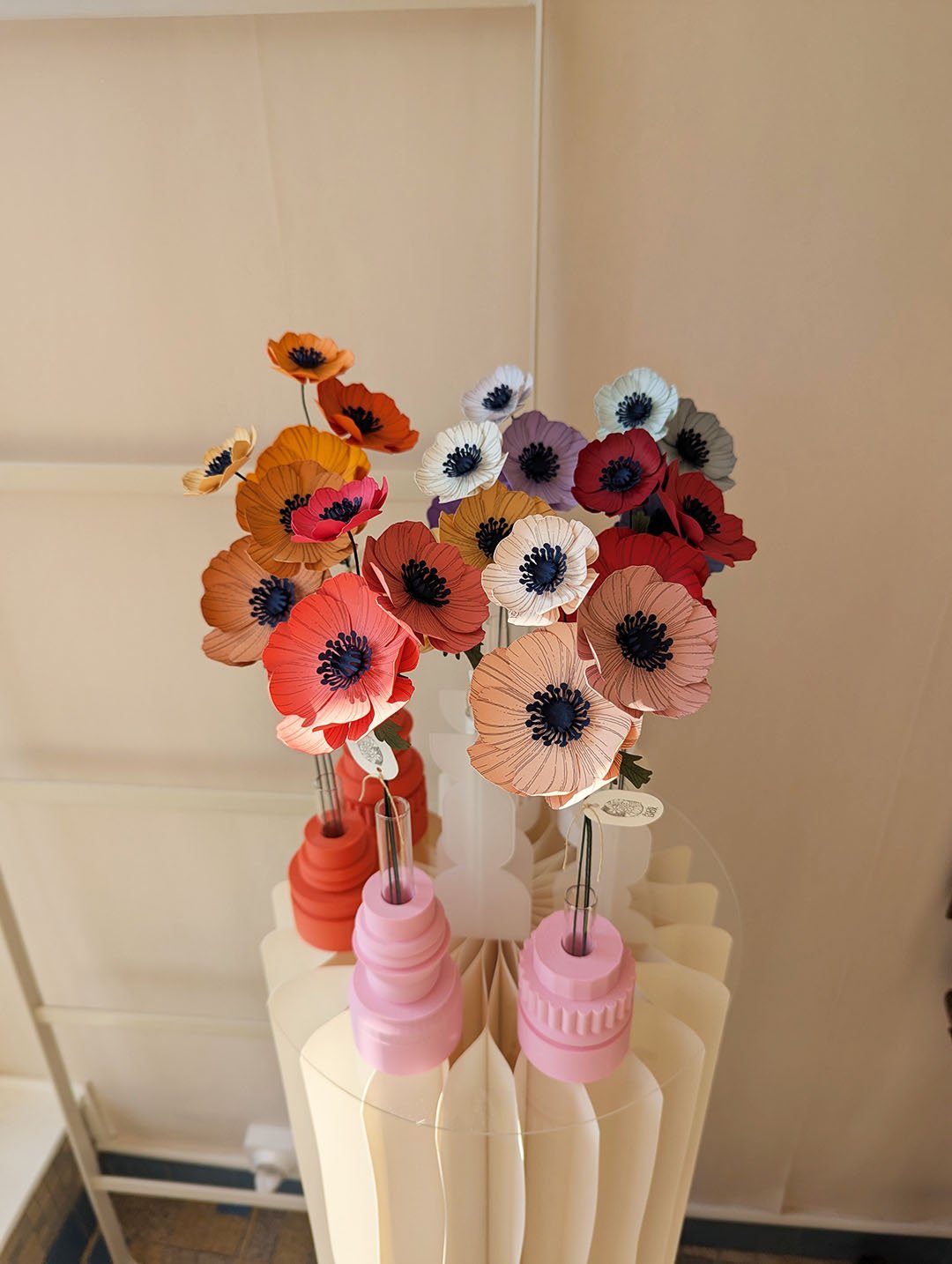 Bouquet papier Anémone – délicatesse et élégance en papier fait main.