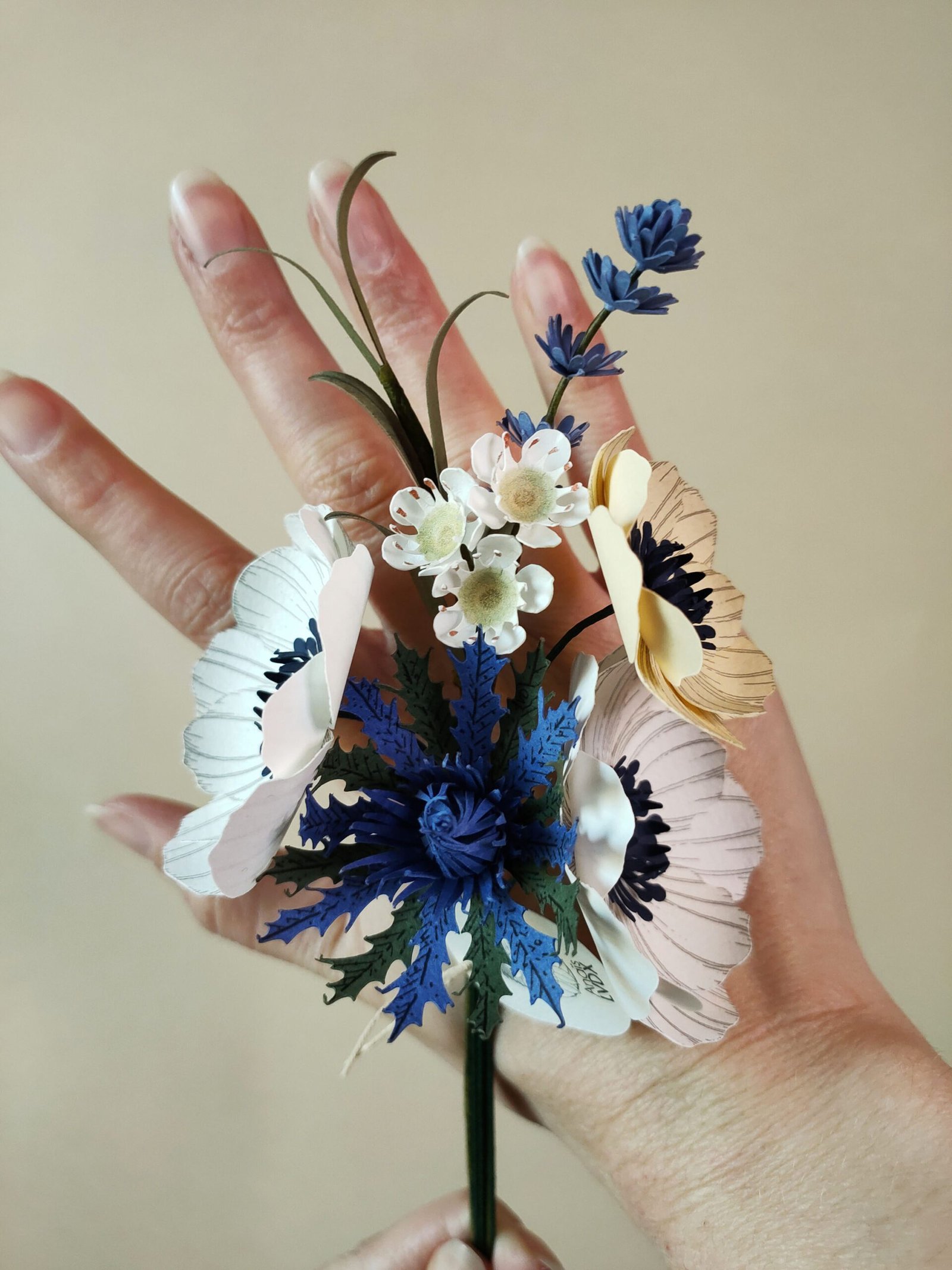 bouquet fleurs en papier dessiné déco artisanale durable