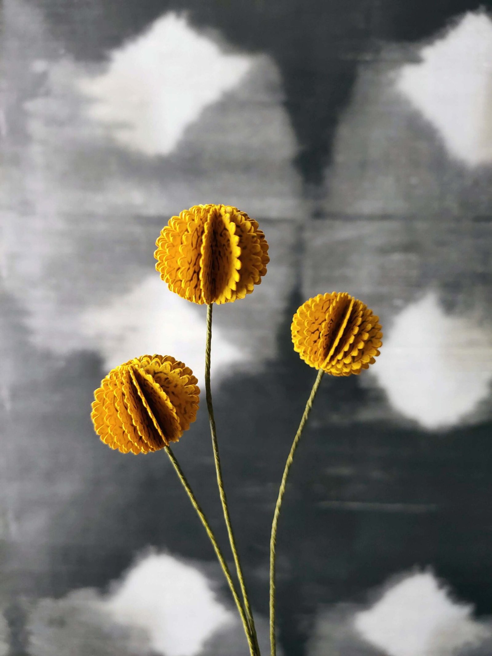 fleurs craspedia en papier dessiné déco artisanale durable