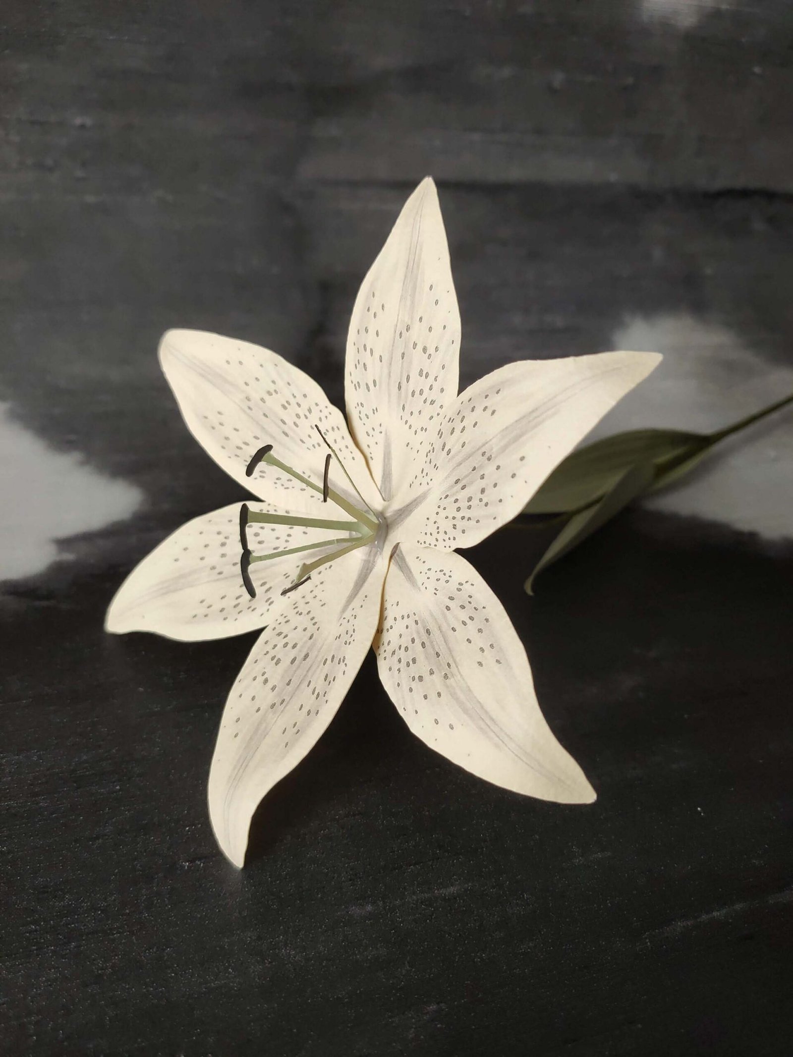 fleur de lys en papier dessiné déco artisanale durable