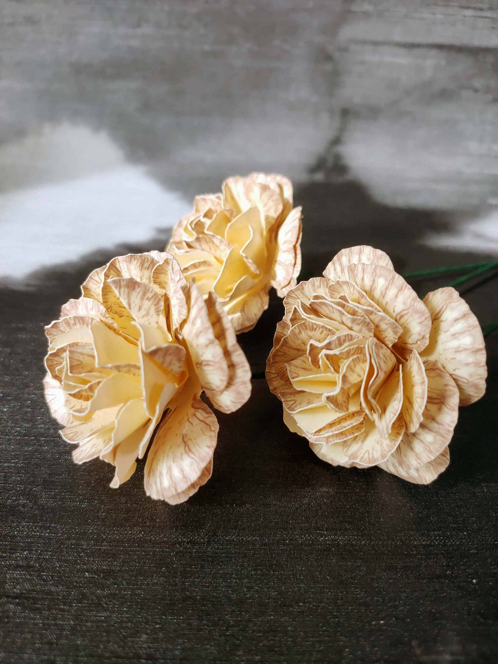 fleur oeillet en papier dessiné déco artisanale durable