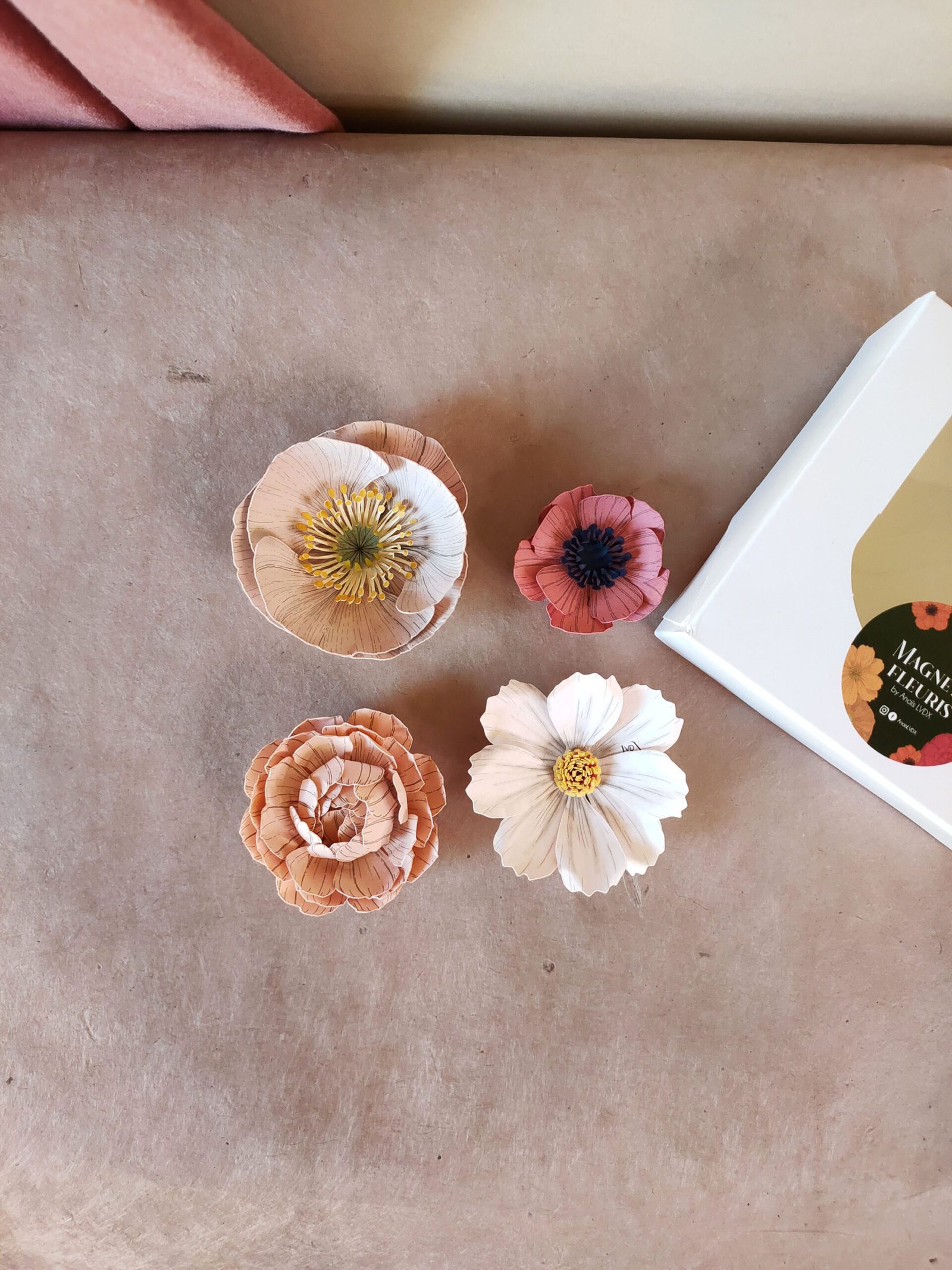 coffret magnets fleuris fleurs murales en papier décoration artisanale durable