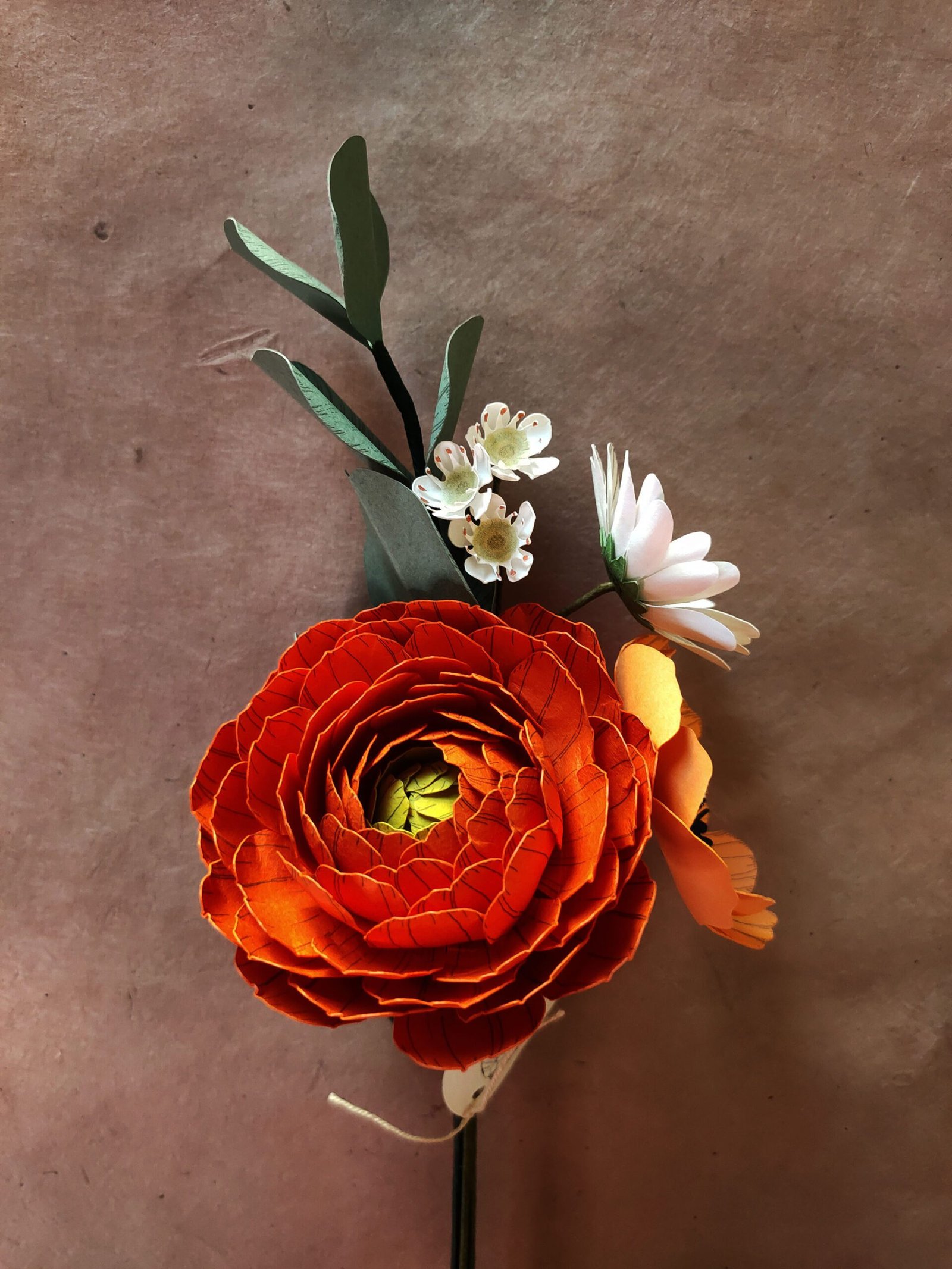 bouquet fleurs en papier dessiné déco artisanale durable
