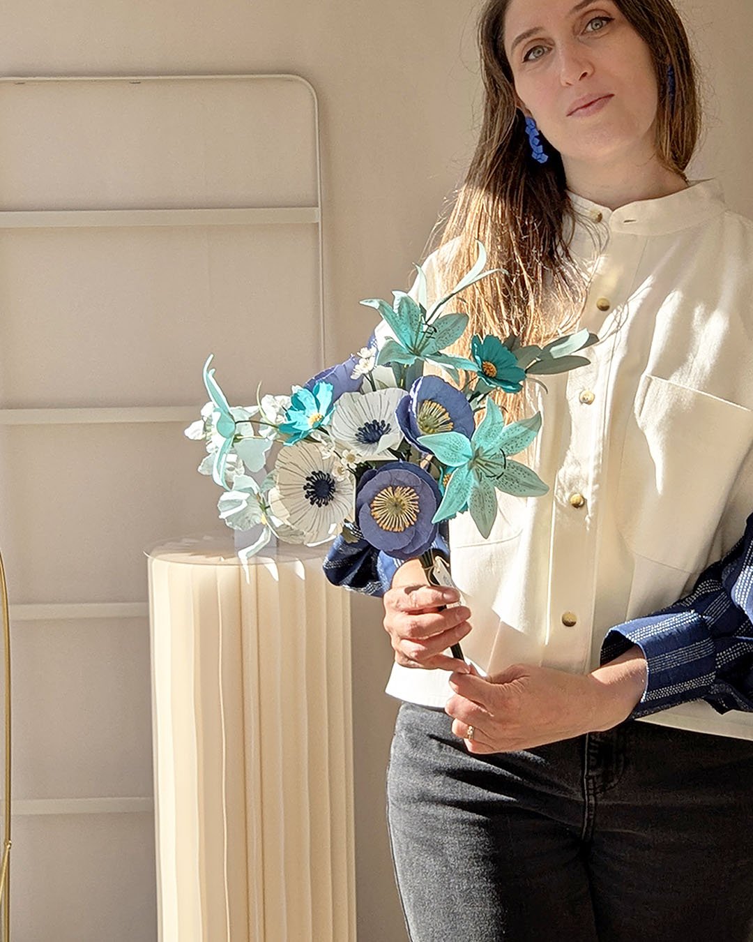 bouquet de mariée fleurs en papier coloris bleu turquoise style moderne anais lvdx