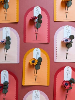 Collection Éclore, cartes fleuries Merci Fleuri en trois coloris disposées en colonnes, fleurs en papier artisanales