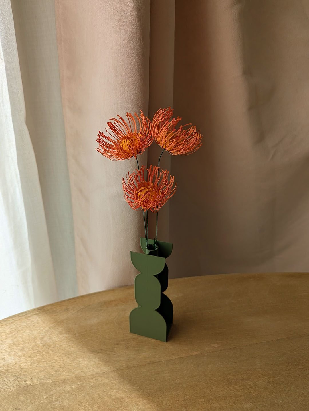Bouquet de trois têtes d'épingles orange en papier fabriqué à la main en Bretagne près de Rennes