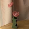 Deux têtes d'épingles rose en papier fabriquées à la main en Bretagne près de Rennes