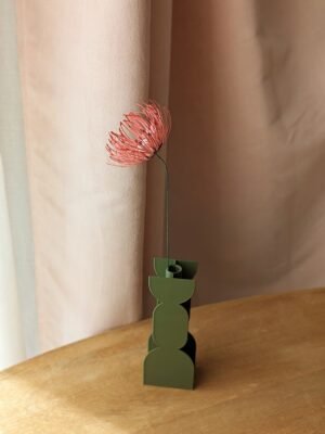 Tête d'épingles rose en papier par Anaïs LVDX dans un vase La Chambre d'Ami
